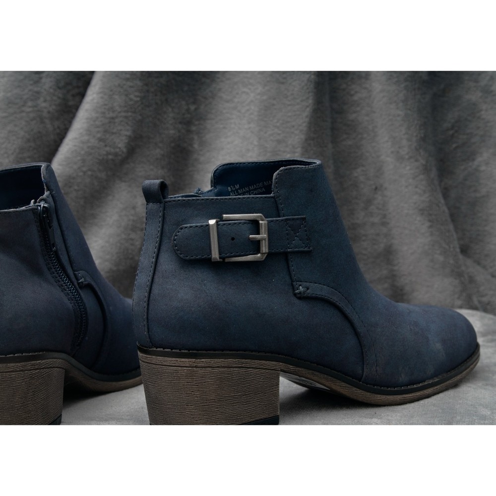 White Mt. Brand 8.5M Booties